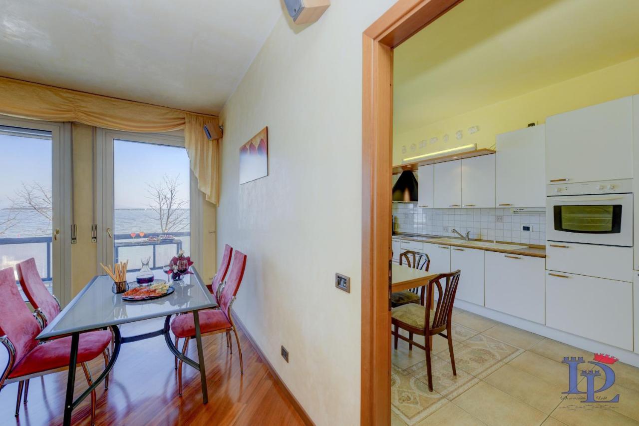 Desenzanoloft Official Partner Marriott Homes & Villas - Charming On The Lake Front Lake Desenzano del Garda Exterior photo